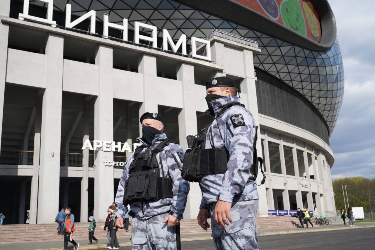 Росгвардейцы обеспечили безопасность матчей по футболу 26-го тура РПЛ в Москве