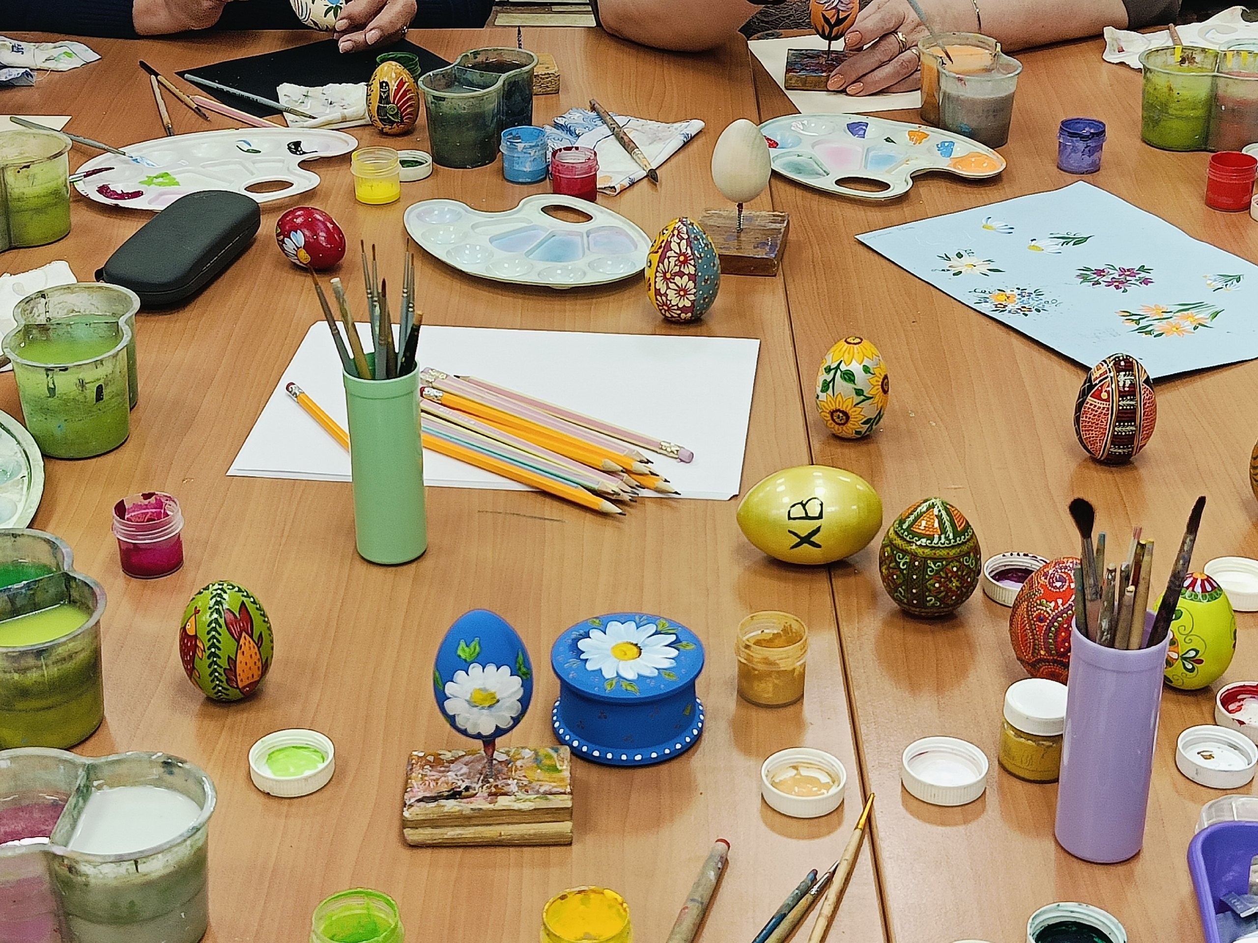 Мастер-класс по росписи деревянного яйца состоялся в Доме культуры «Михайловское» 