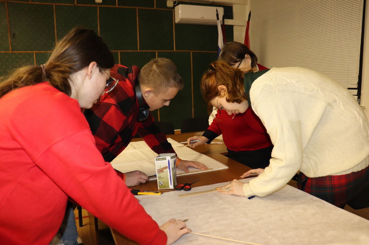 В минувшую субботу, 1 декабря, активисты Молодёжной палаты поселения Михайлово-Ярцевского провели встречу с представителями Совета ветеранов в неформальной обстановке.