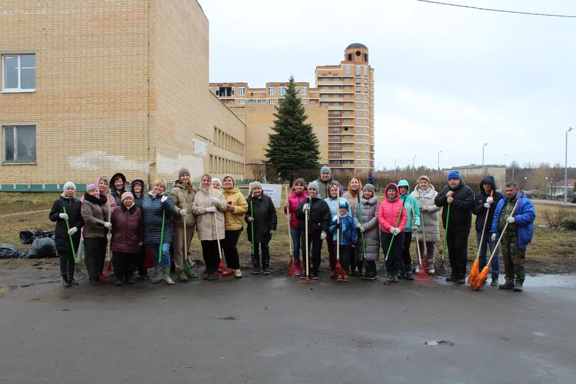 Жители поселения Михайлово-Ярцевское приняли участие в субботнике