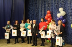 В Доме культуры «Михайловское» провели праздничный концерт в честь Дня матери
