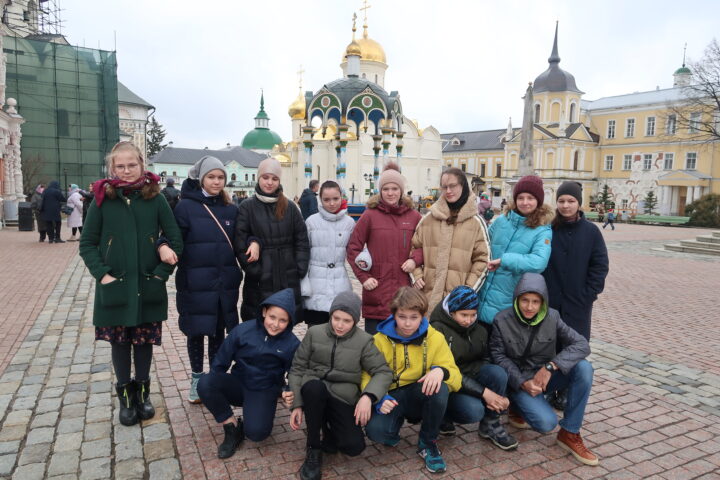 Воспитанники школы-пансионата «Плесково» съездили в Свято-Троицкую Сергиеву лавру