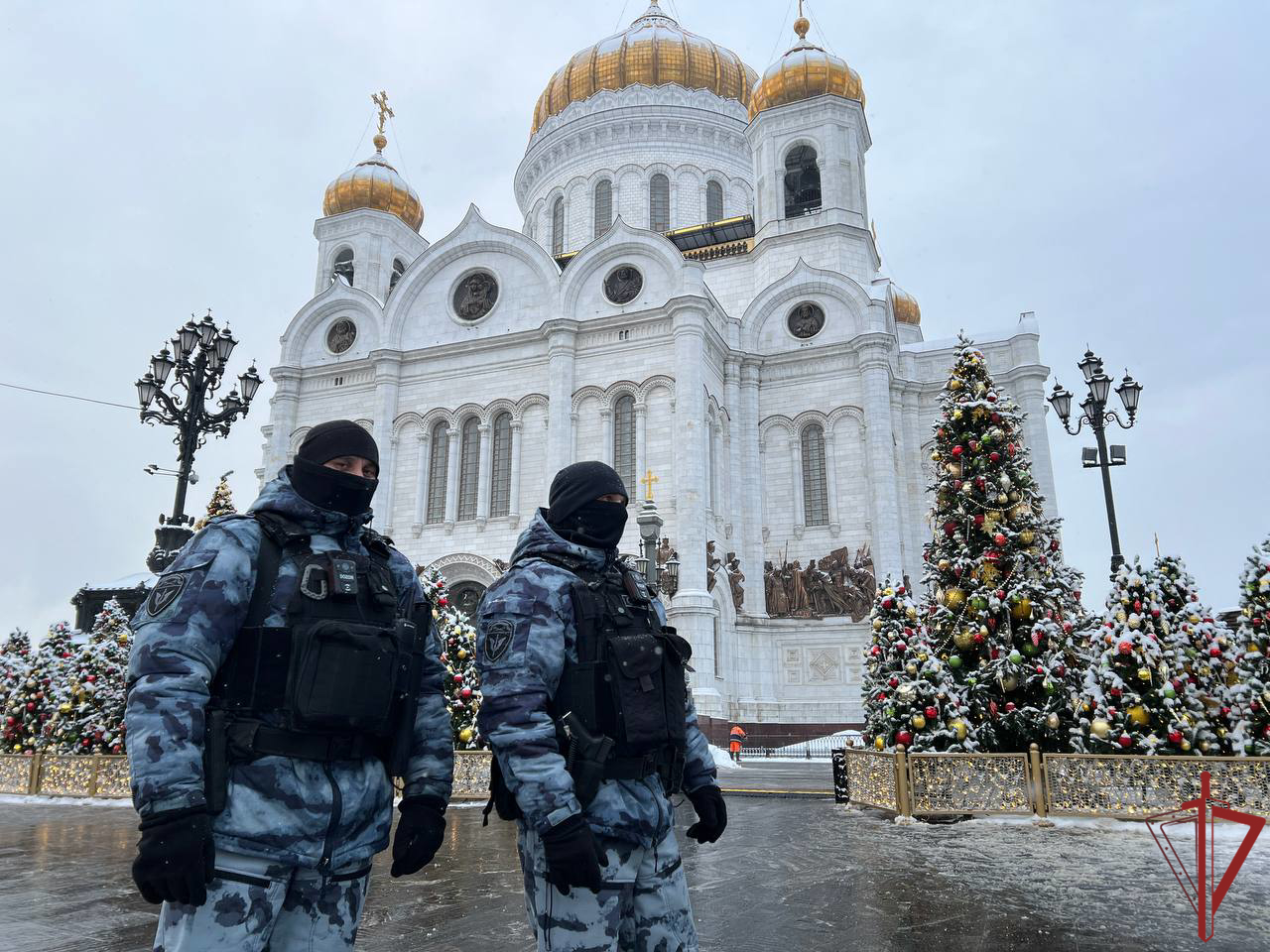 Более 13,5 тысяч росгвардейцев обеспечивали безопасность в период новогодних праздников в Москве