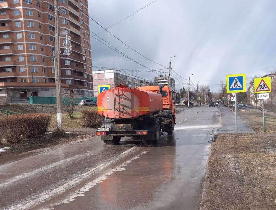 Промывку дорог провели в поселении Михайлово-Ярцевское