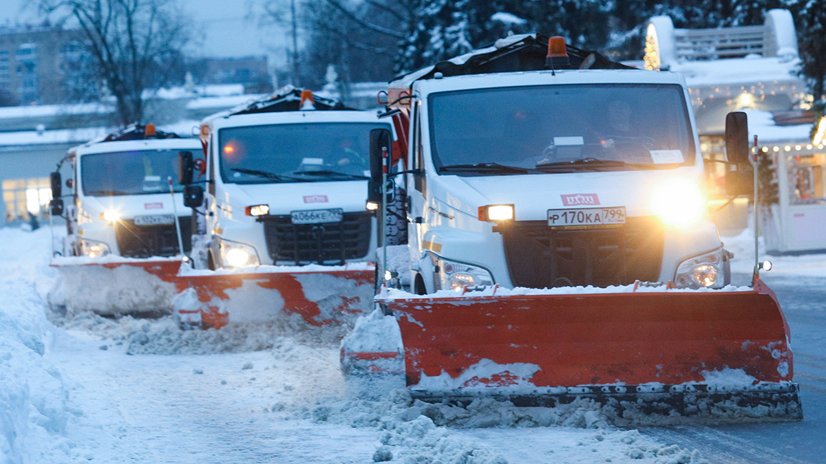 Снегопады нипочем, или Специалисты городских служб начали ликвидировать последствия сильных осадков