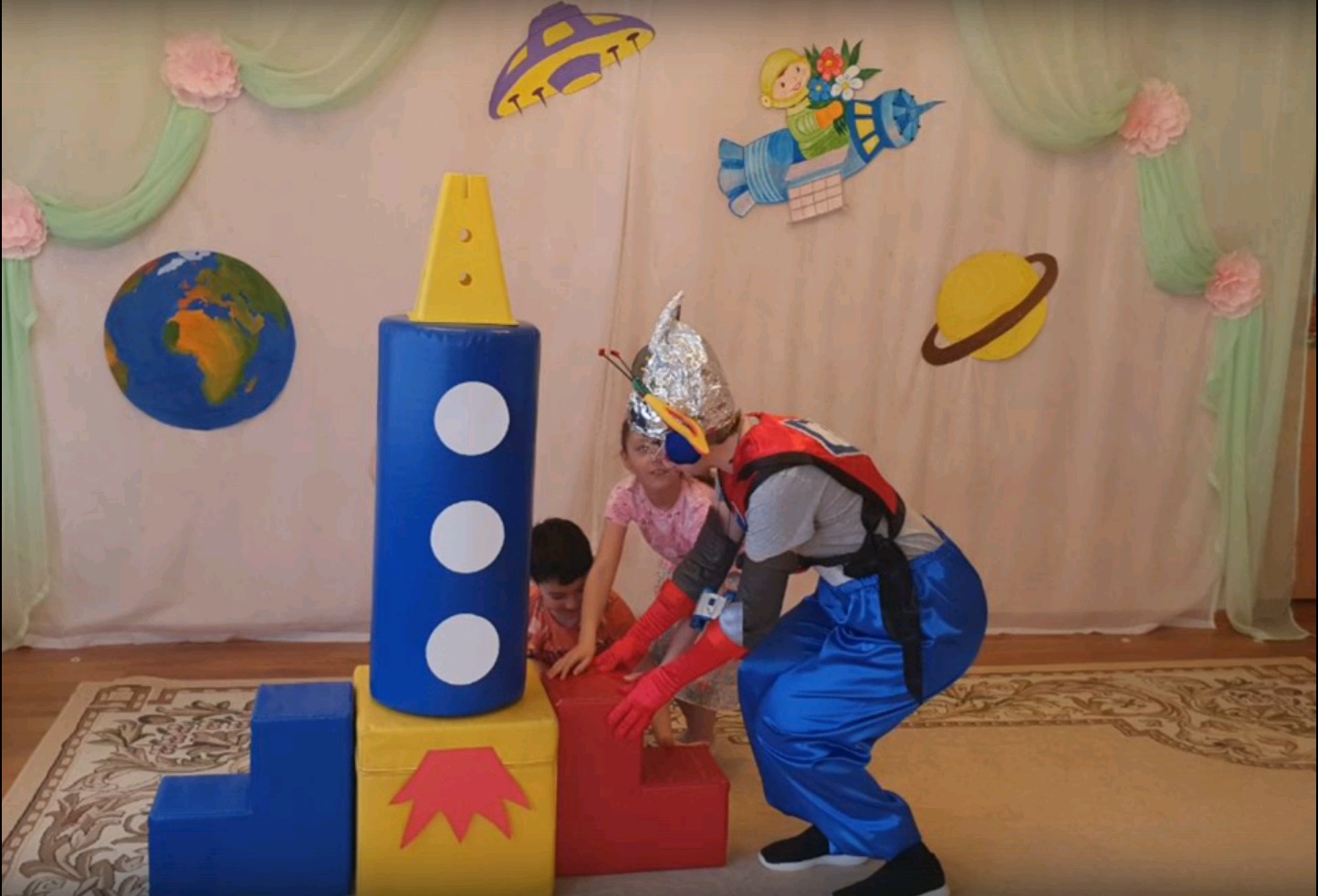 Юные жители поселения Михайлово-Ярцевское приняли участие в мероприятии ко Дню космонавтики