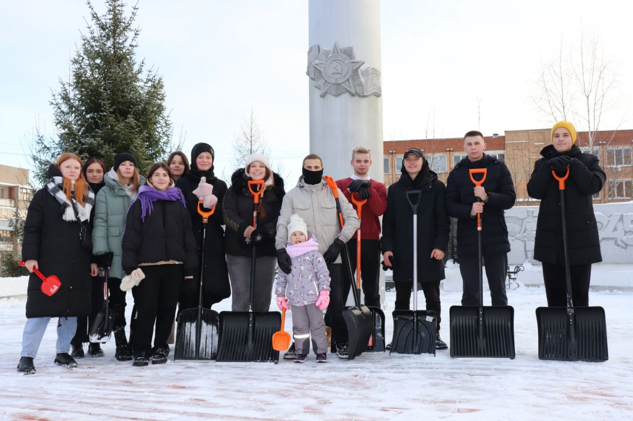 Молодёжная палата поселения Михайлово-Ярцевское вновь провела мемориально-патронатную акцию по уходу за памятниками и мемориальными плитами!