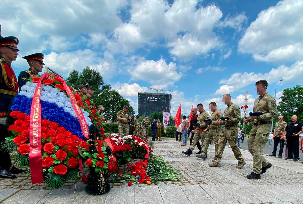 Столичный спецназ Росгвардии почтил память ветеранов на Поклонной горе