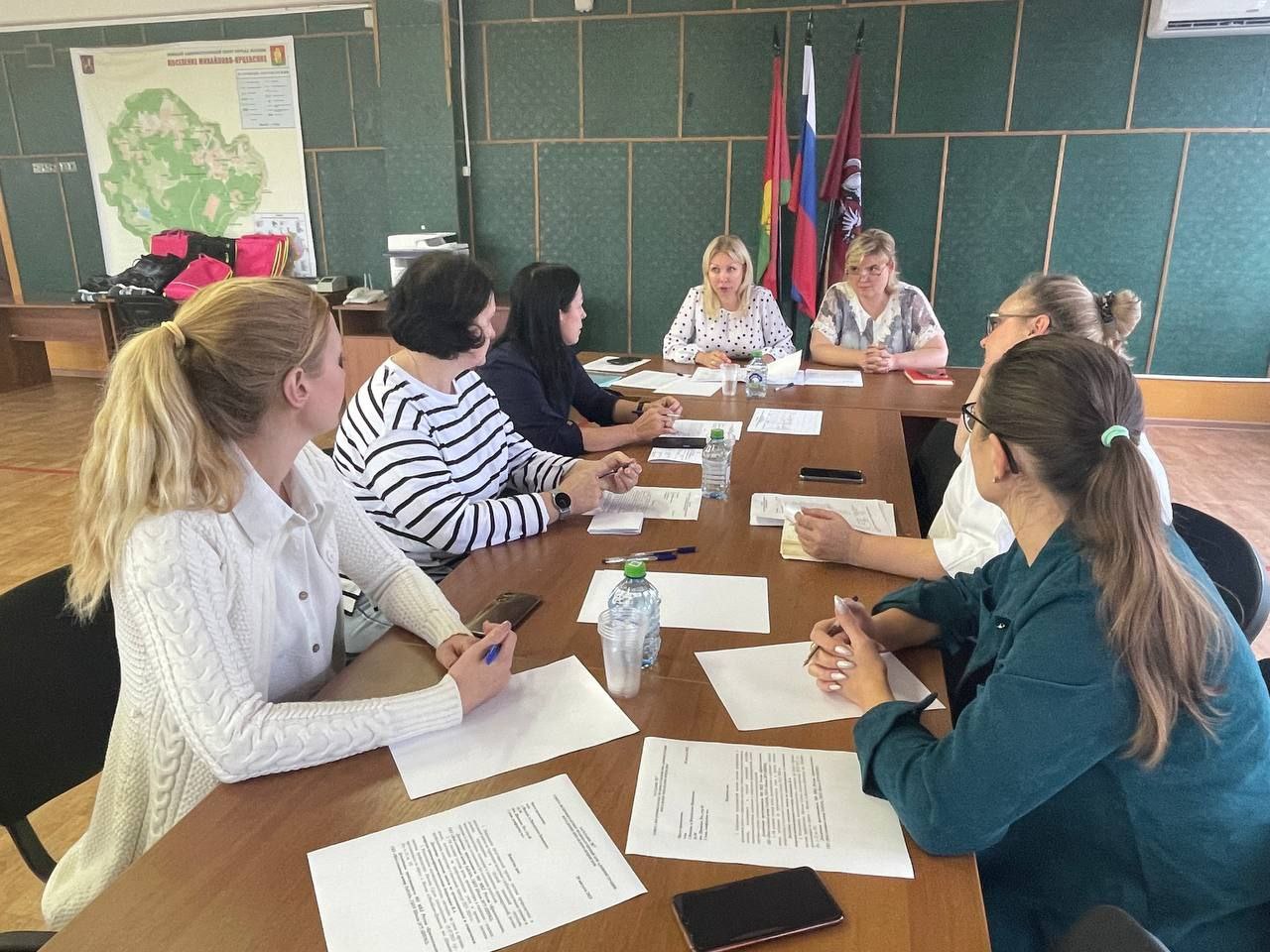 Сотрудники администрации Михайлово-Ярцевского провели плановое заседание
