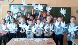 Юнармейцы из школы №2075 создали голубей-мира ко Дню защитника Отечества 