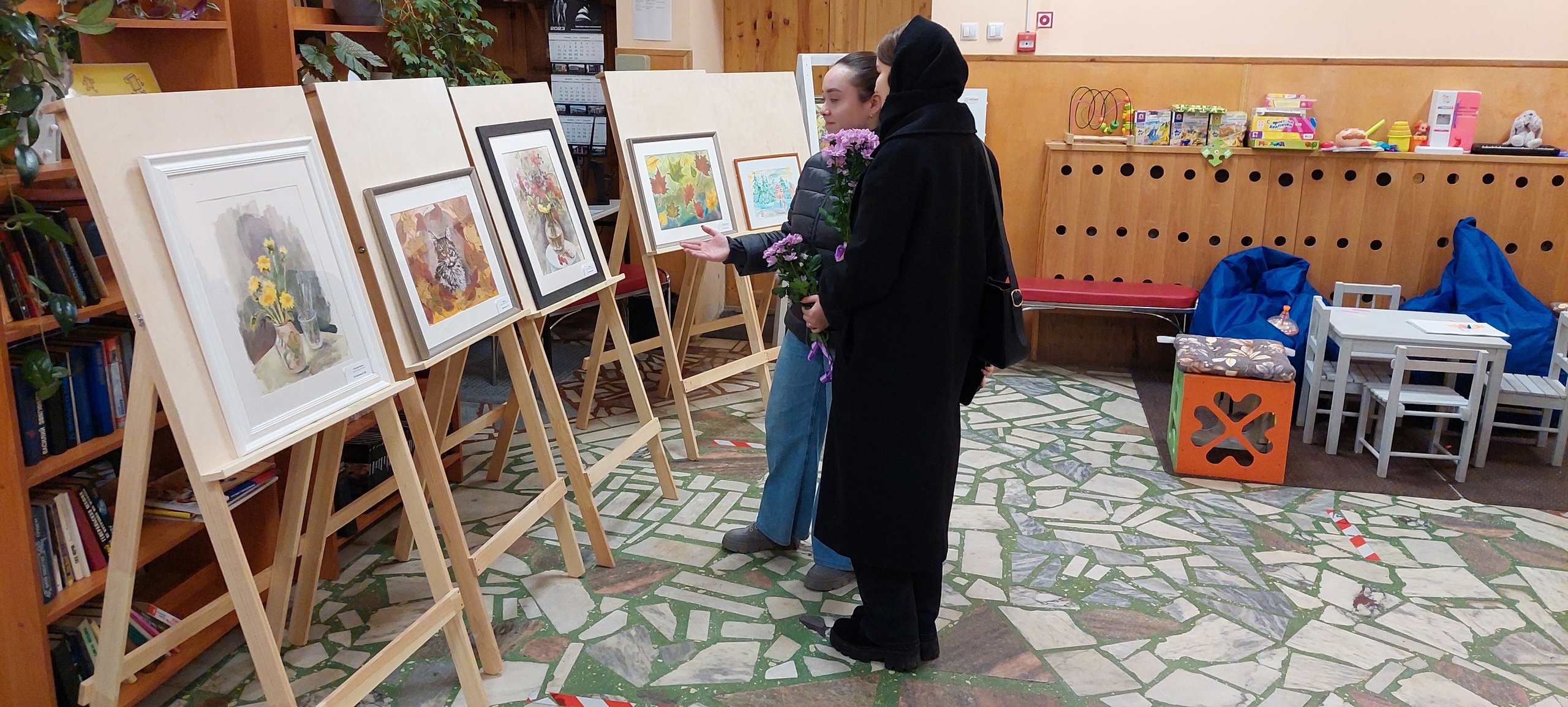 Представители ДК «Михайловское» пригласили всех желающих посетить художественную выставку