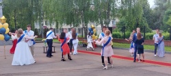 Праздник с нотками грусти состоялся 25 июня в Школе 2075 посёлка Шишкин Лес