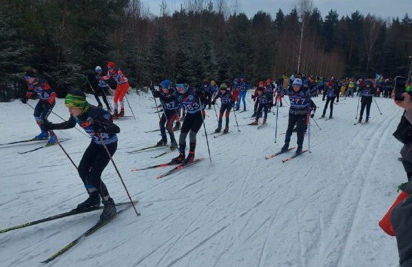 Спортсмены из Михайлово-Ярцевского стали участниками лыжной гонки